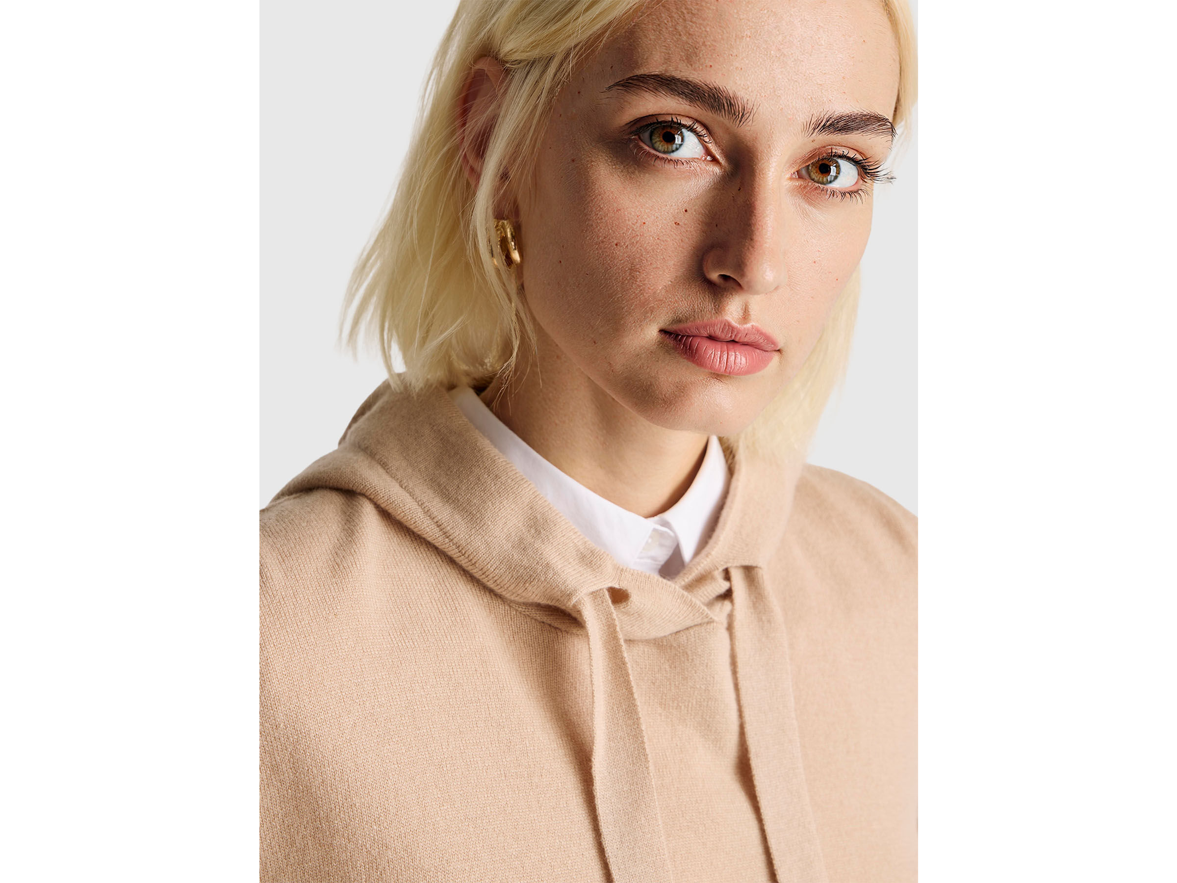 SWEATER W/HOOD Women image number 4